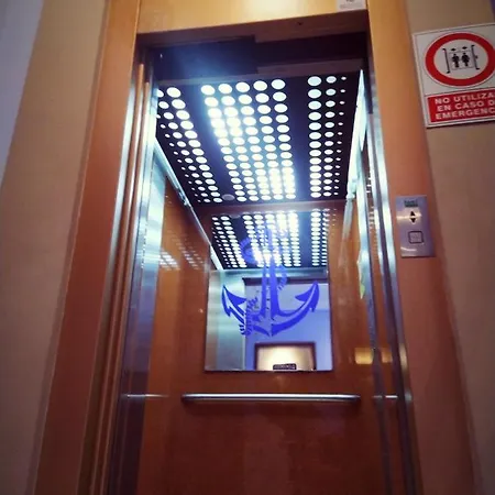 Casa Nautilus بيت ضيافة كاديز